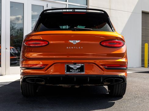 Used 2021 Bentley Bentayga image 17