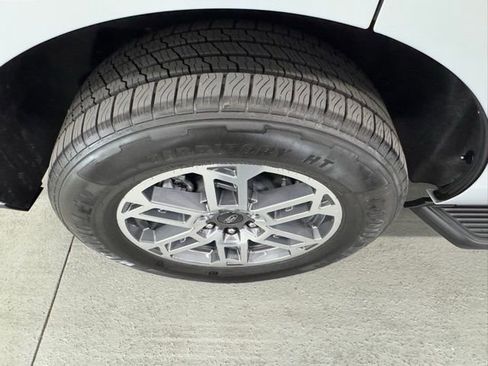 New 2026 Ford Expedition Active image 5