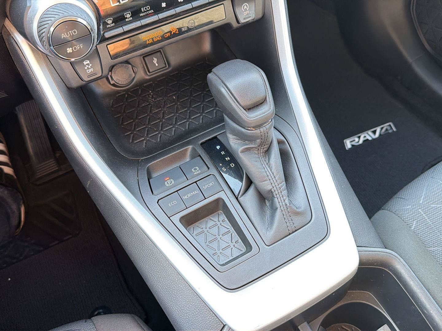 Certified 2022 Toyota RAV4 XLE FWD image 25