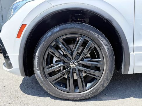 Used 2022 Volkswagen Tiguan SE R-Line AWD/4WD image 9
