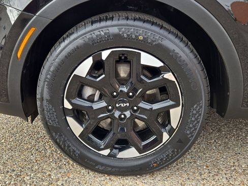 Used 2024 Kia Sorento S image 11