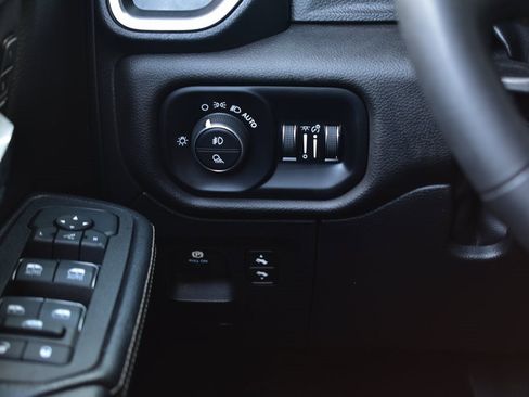 Used 2025 RAM 1500 Laramie image 46