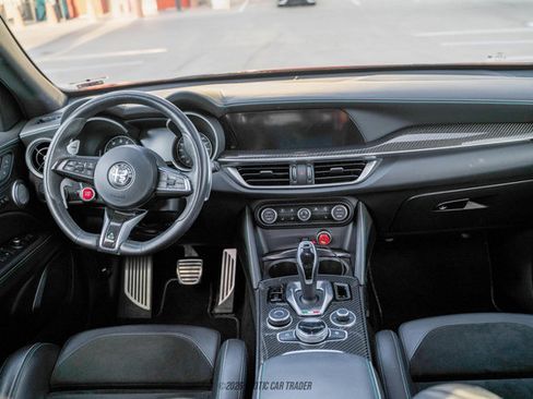 Used 2020 Alfa Romeo Stelvio Quadrifoglio image 41