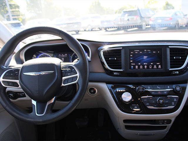 Used 2018 Chrysler Pacifica Touring Plus FWD image 9