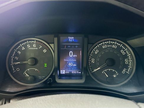 Used 2016 Toyota Tacoma TRD Sport image 41