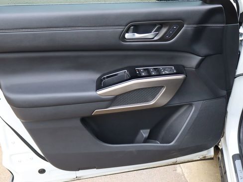 Used 2024 Nissan Pathfinder Platinum w/ Cargo Package image 22