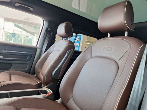 New 2025 Volkswagen ID. Buzz Pro S Plus image 11
