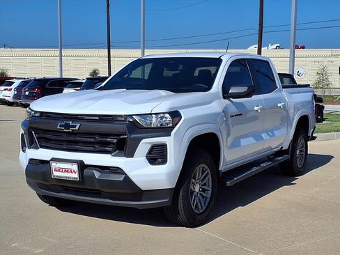 Used 2024 Chevrolet Colorado LT w/ LT Convenience Package II image 4