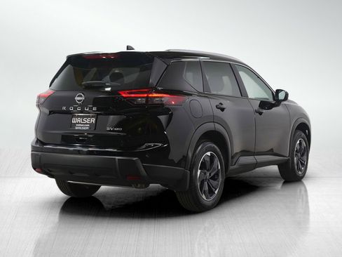 Used 2024 Nissan Rogue SV w/ SV Premium Package image 5
