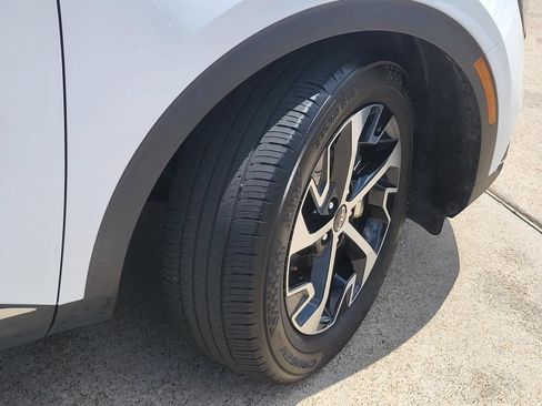 Used 2025 Kia Sportage EX FWD image 5