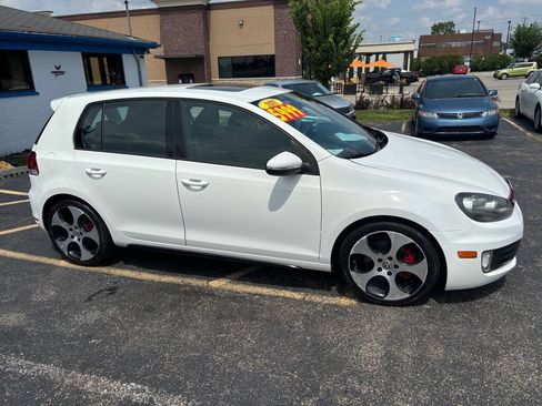 Used 2011 Volkswagen Golf 4-Door FWD image 3
