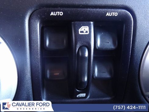 Used 2016 Jeep Wrangler Unlimited Sahara w/ Connectivity Group image 31