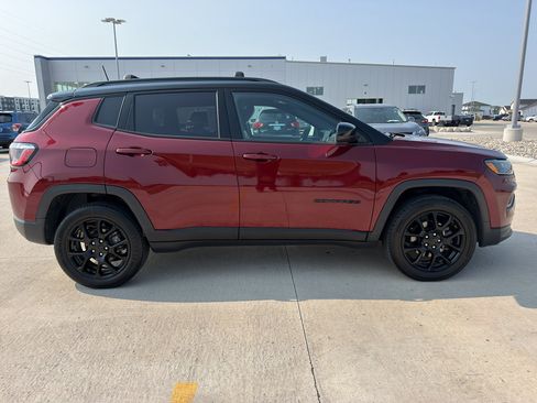 Used 2022 Jeep Compass Latitude AWD/4WD image 4