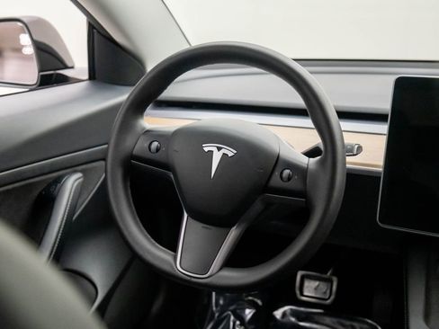 Used 2021 Tesla Model 3 Standard Range Plus image 10