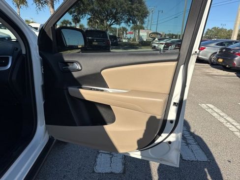 Used 2016 Dodge Journey SE w/ Flexible Seating Group image 13