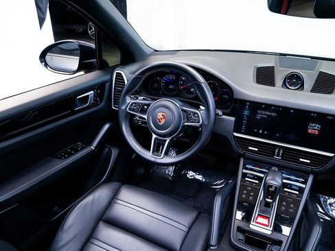 Used 2019 Porsche Cayenne AWD/4WD image 10