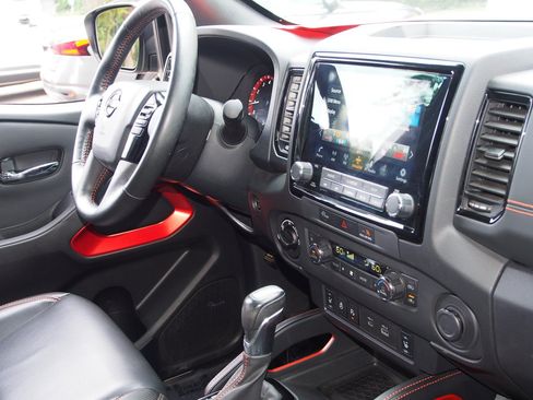 Used 2023 Nissan Frontier PRO-4X w/ Pro-4X Premium Package AWD/4WD image 11