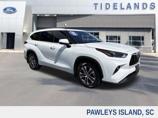 Used 2022 Toyota Highlander XLE w/ Protection Package #3 (TMS) 360° Tour