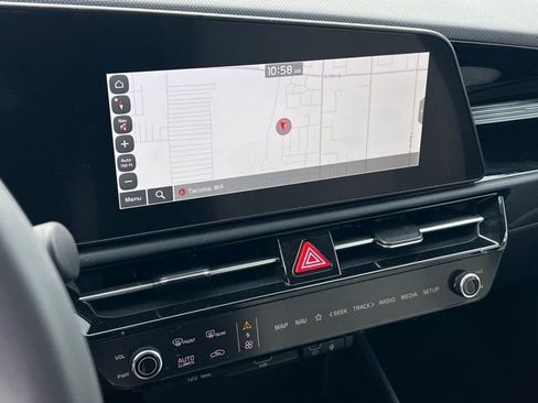 Certified 2024 Kia Niro EX image 20