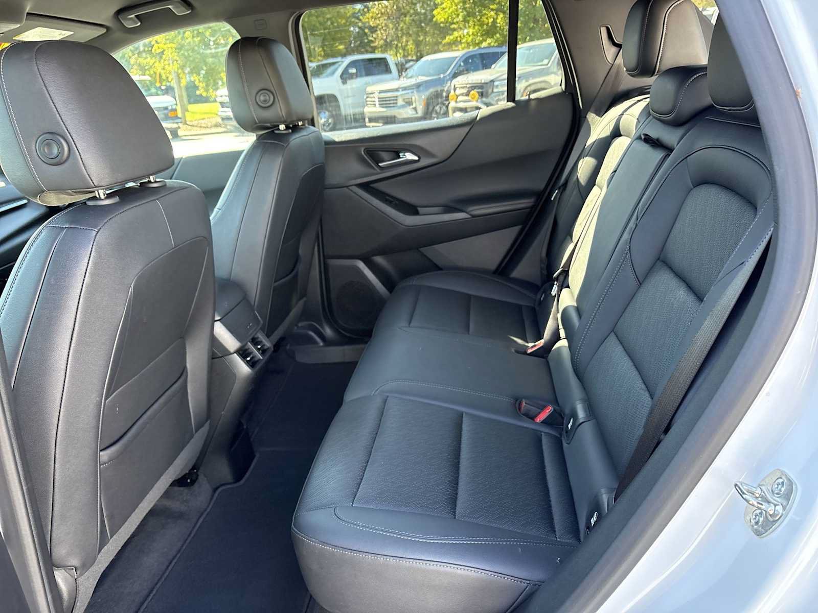 Used 2025 Chevrolet Equinox LT w/ Convenience Package II FWD image 24