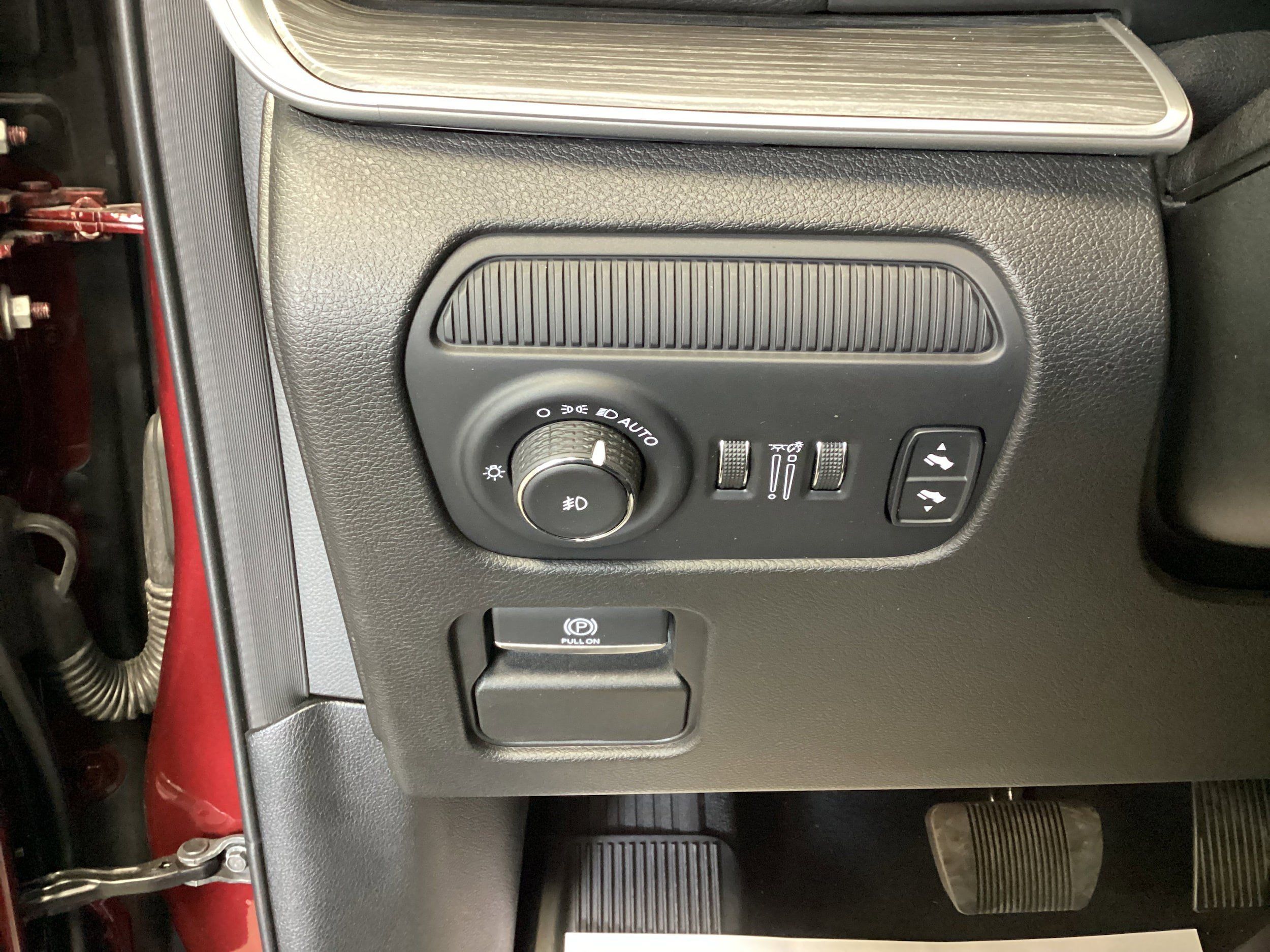 Used 2024 Jeep Wagoneer Series III w/ Premium Group I AWD/4WD image 23