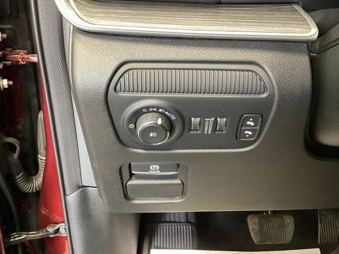 Used 2024 Jeep Wagoneer Series III w/ Premium Group I AWD/4WD image 23