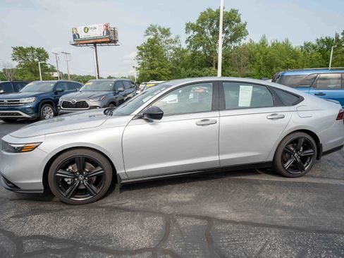 Used 2025 Honda Accord Sport image 3