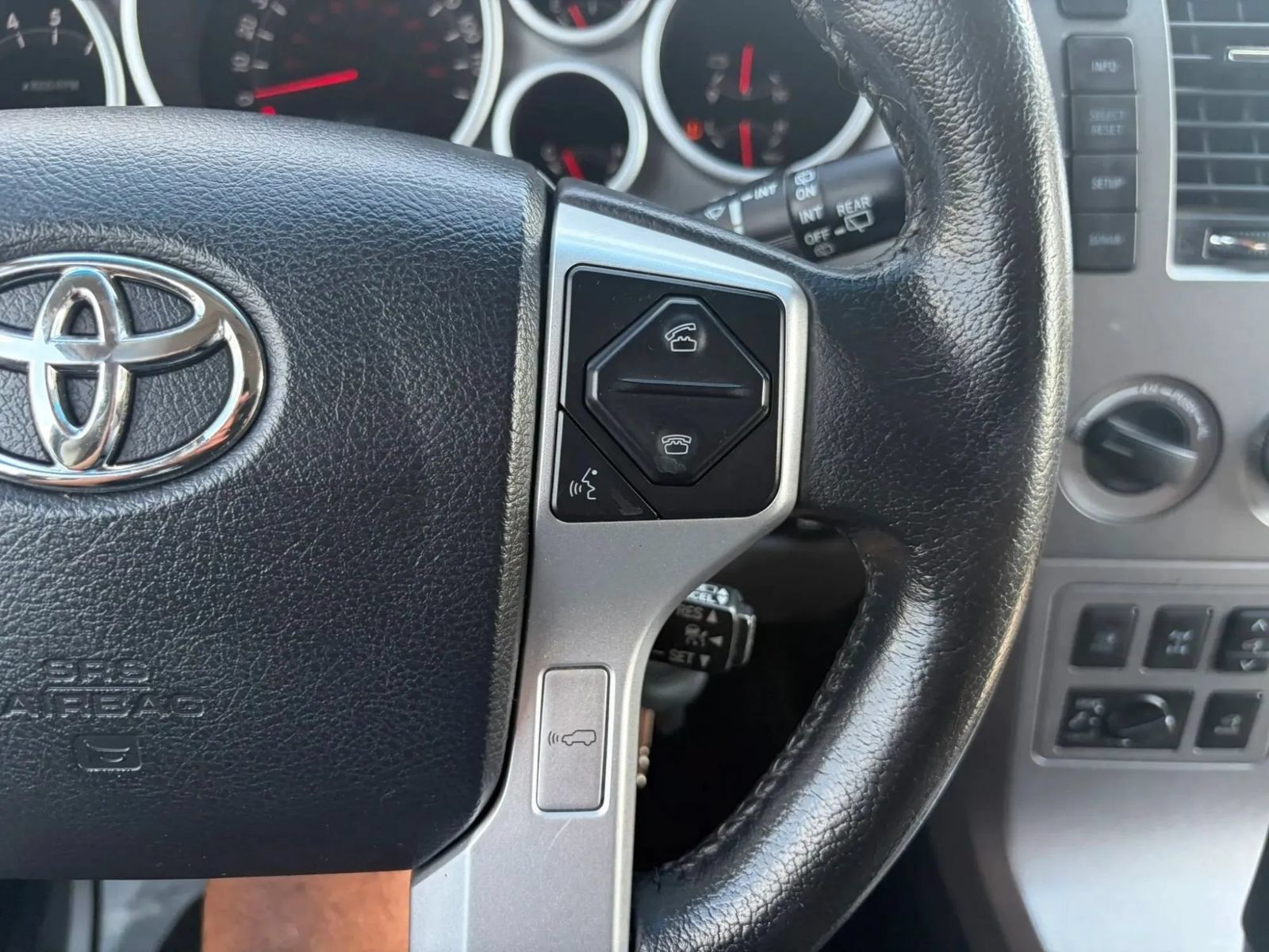 Used 2015 Toyota Sequoia Platinum AWD/4WD image 18
