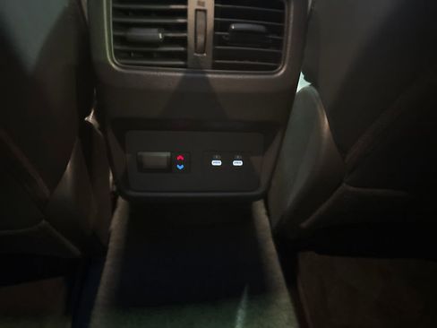 Used 2025 Nissan Rogue SL w/ SL Premium Package image 31