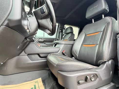 Used 2024 GMC Sierra 2500 AT4 w/ Technology Package AWD/4WD image 9