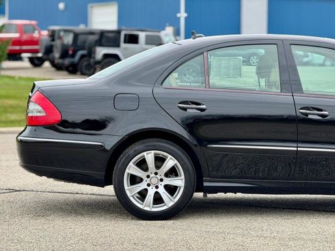 Used 2009 Mercedes-Benz E 350 4MATIC Sedan image 16