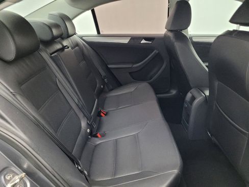 Used 2017 Volkswagen Jetta SE FWD image 19