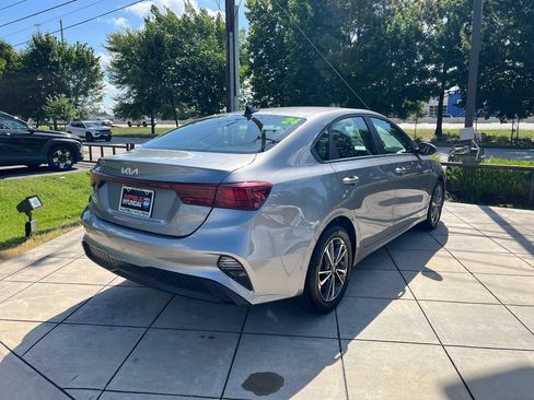Used 2024 Kia Forte LXS FWD image 11
