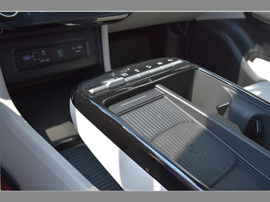 Used 2025 Hyundai Tucson Limited FWD image 28