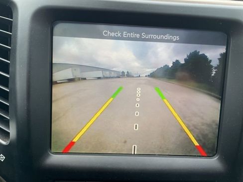 Used 2017 Jeep Cherokee Limited image 16