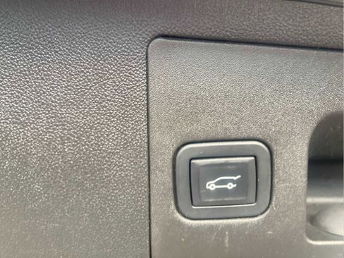 Used 2018 Cadillac XT5 AWD image 13