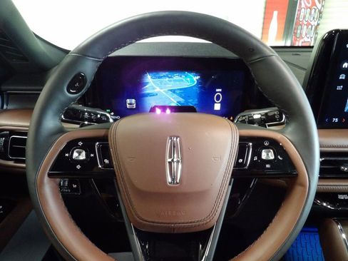 Used 2025 Lincoln Aviator Reserve w/ Equipment Group 201A AWD/4WD image 16