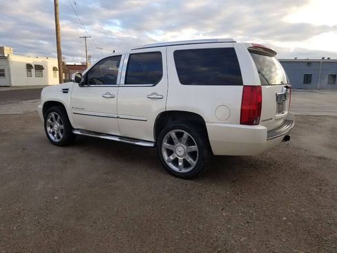 Used 2007 Cadillac Escalade AWD w/ Information Package image 3