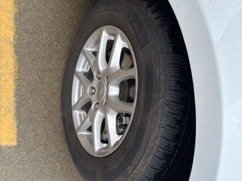 Used 2024 Chrysler Pacifica Touring-L image 5