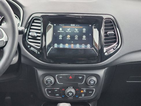 Used 2019 Jeep Compass Altitude image 3