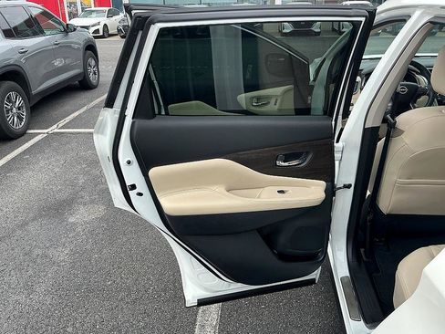 Certified 2023 Nissan Murano Platinum w/ Cargo Package image 25