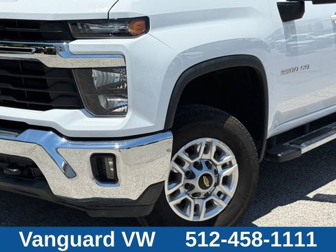 Used 2025 Chevrolet Silverado 2500 LT w/ Convenience Package AWD/4WD image 5