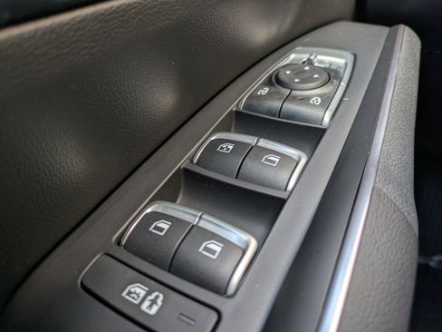 Used 2023 Kia Sorento LX image 18