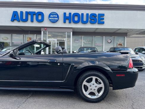 Used 2004 Ford Mustang Convertible RWD image 34