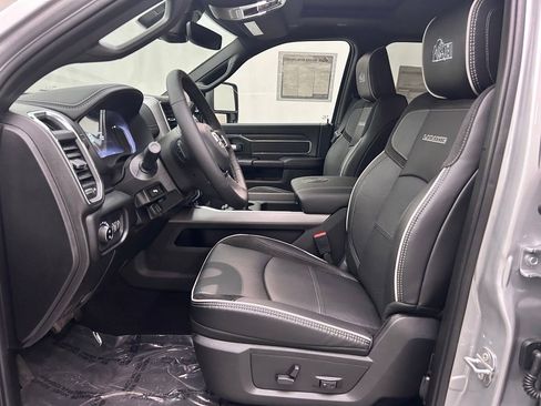 New 2026 RAM 2500 Laramie AWD/4WD image 13