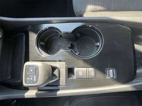 Used 2022 Nissan Rogue SV image 25