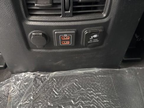 Used 2024 Nissan Titan SV w/ SV Convenience Package RWD image 21
