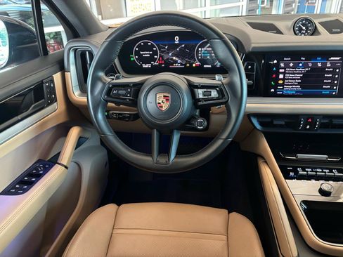 Used 2024 Porsche Cayenne Coupe AWD/4WD image 12
