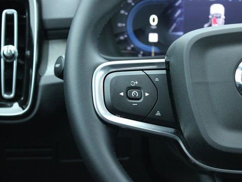 Used 2025 Volvo XC40 B5 Plus image 26