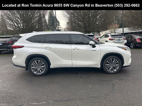 Used 2020 Toyota Highlander Platinum image 3